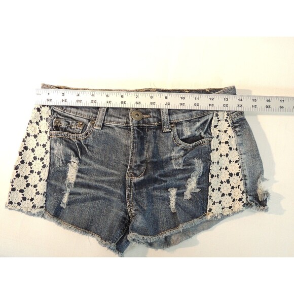 Mudd Denim Shorts Low Rise Crochet Distressed Medium Wash Juniors Sz.‎ 5 - Picture 3 of 5